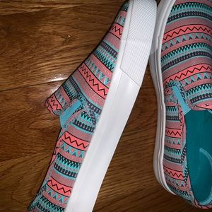 💚 Colorful canvas sneakers!